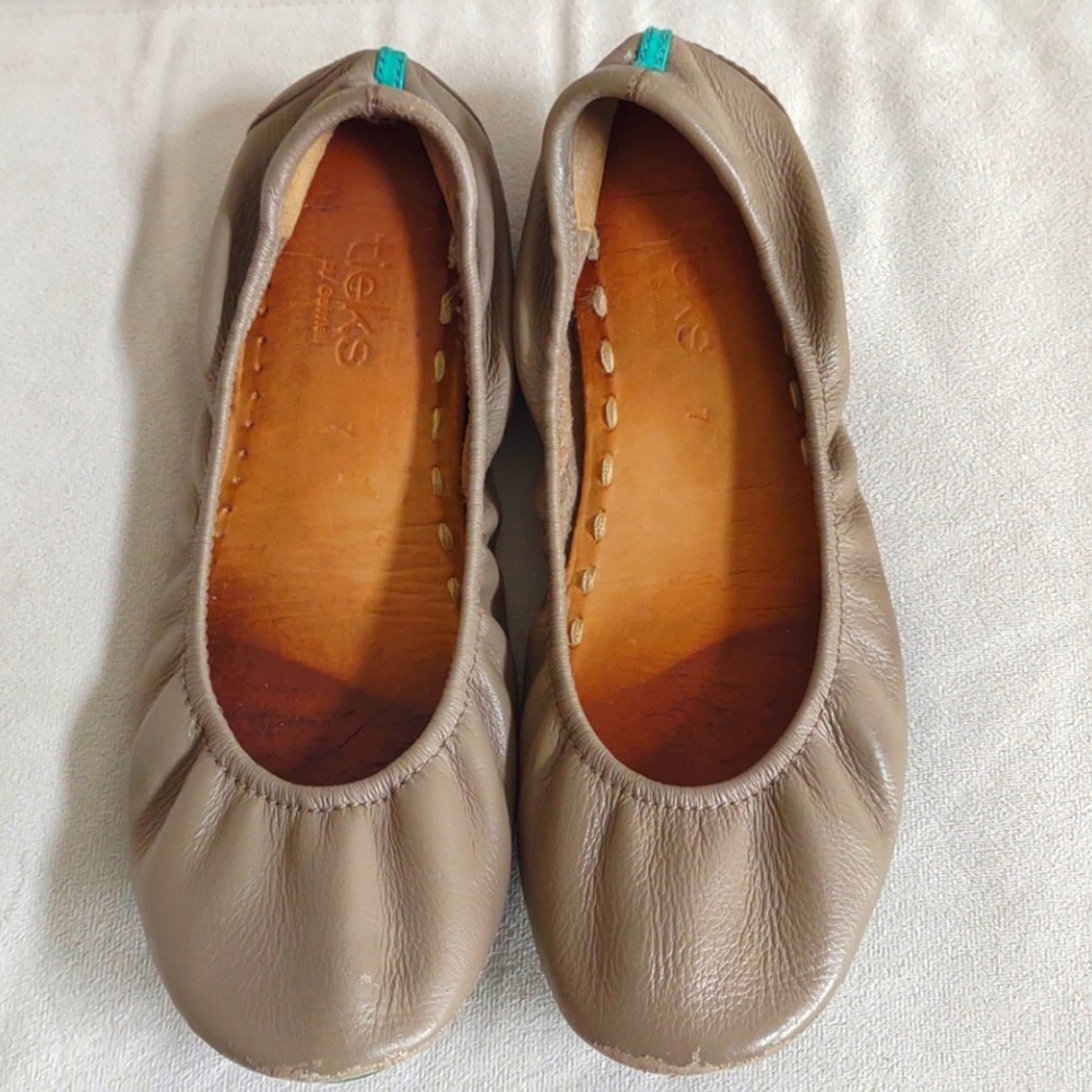 Tieks 7 Taupe Leather Flats